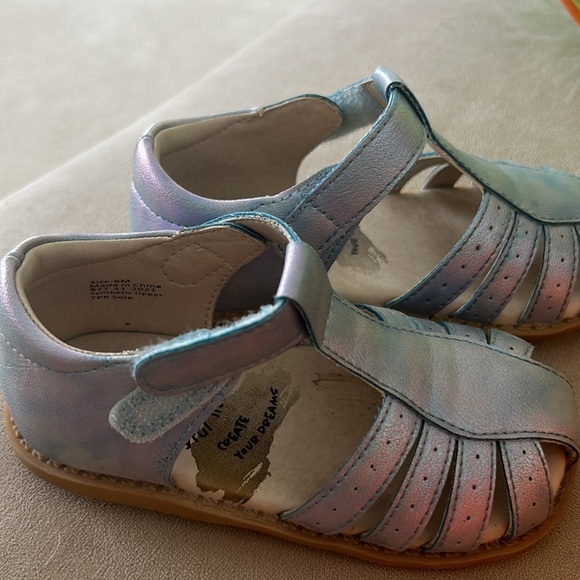Toddler girls size 6 Livie & Luca iridescent metallic sandal Mary Jane’s - Picture 2 of 5